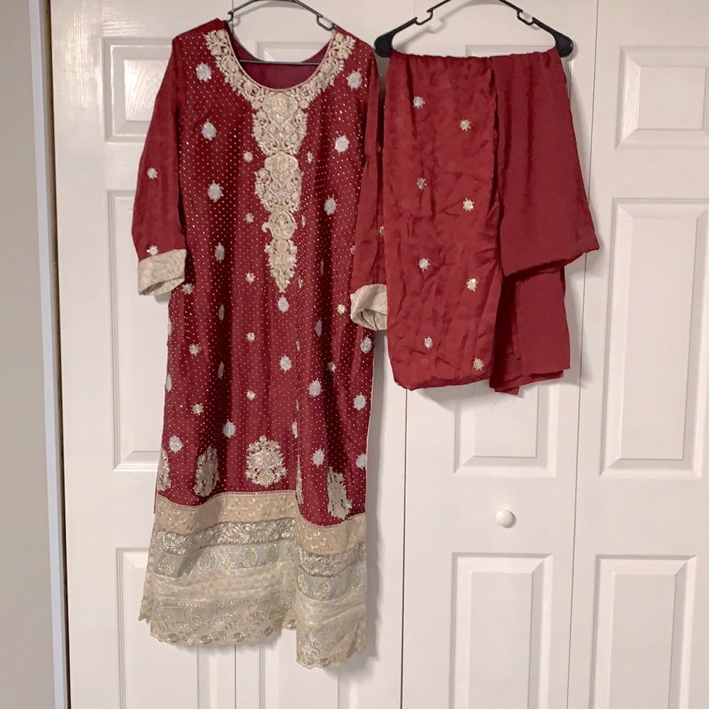 Deep Red Pakistani Shalwar Kameez - Picture 1 of 4